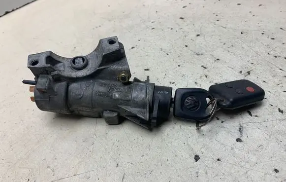 Volkswagen Golf IV Ignition lock 4B0905851B