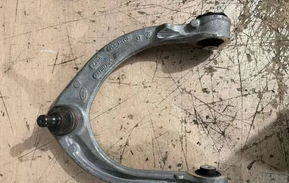 Land Rover Discovery 5 Front upper control arm/wishbone DPLA-3084-AB