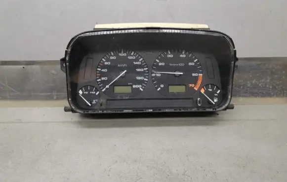 Volkswagen Golf III Speedometer (instrument cluster) 88311235 87001323
