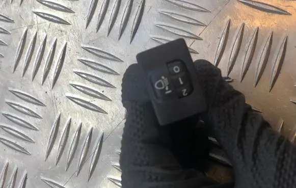 Toyota Auris 150 Light switch