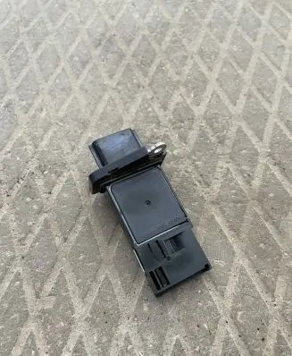 Nissan Juke I F15 Mass air flow meter AFH70M38 22680