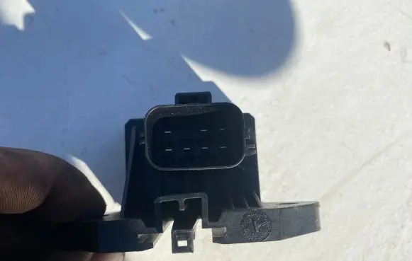Ford Focus Fuel pump relay AU5A9D370FA