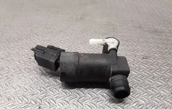 Volvo XC70 Windscreen/windshield washer pump 