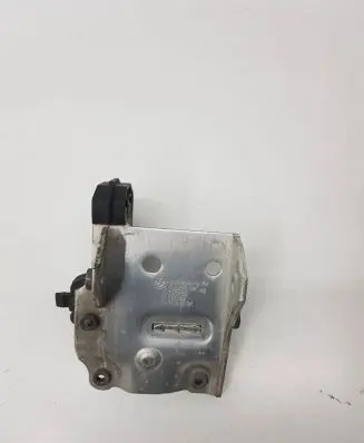 Radiator mount bracket