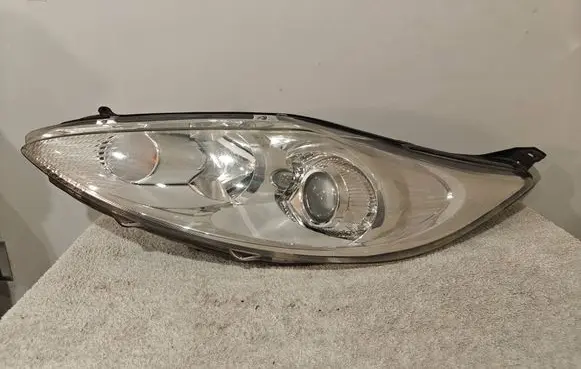 Ford Fiesta Headlight/headlamp 8A6113W030CF 1ELE24704505