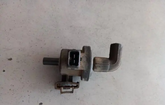 Mercedes-Benz C W202 Turbo solenoid valve 2024700093