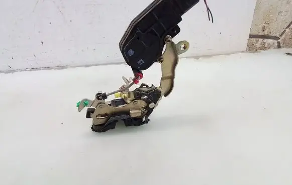 Suzuki Ignis Rear door lock