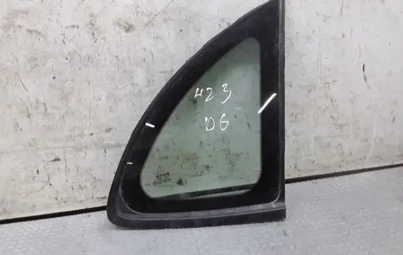 Nissan Almera Tino Rear side window