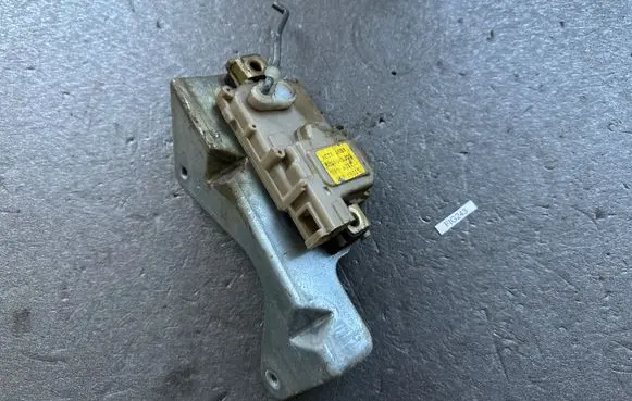 Nissan Patrol Y60 Rear door lock 8055210V00 8255805J00