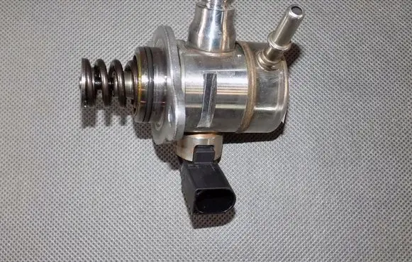Skoda Karoq Fuel injection high pressure pump 05E127027