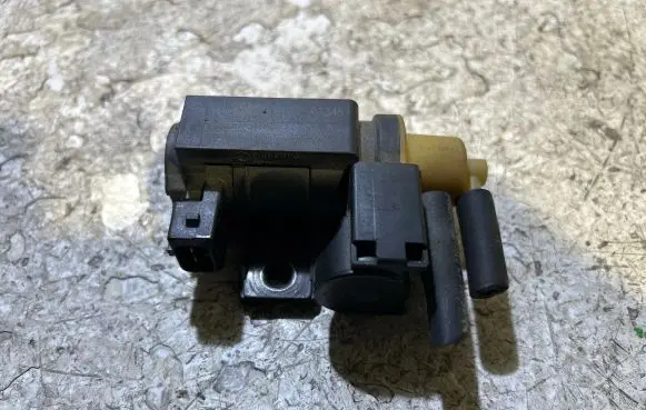Nissan Qashqai Turbo solenoid valve 8200790180 70181405 16T345