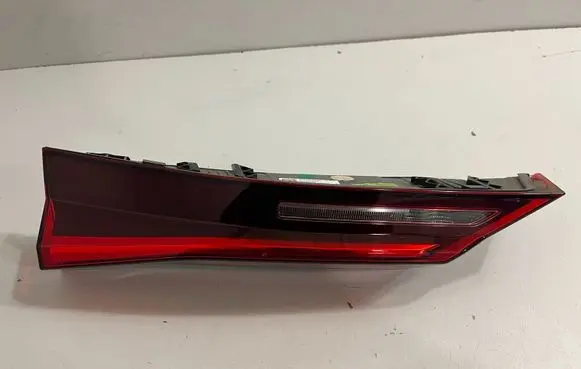 Tailgate rear/tail lights