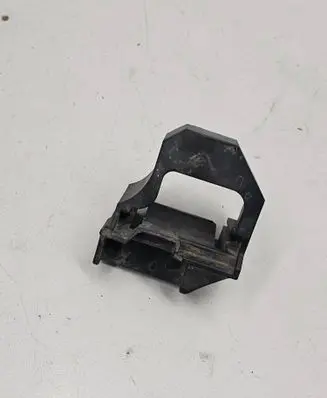 BMW 1 E81 E87 Radiator mount bracket 7807185