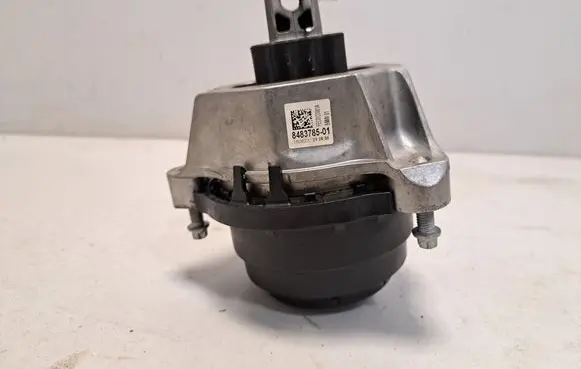 Engine mount bracket