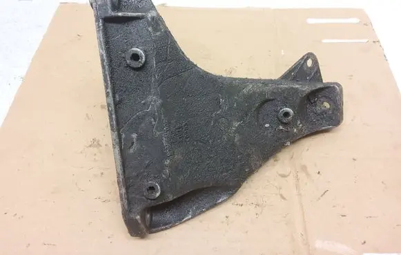 Volkswagen PASSAT B5.5 Engine mounting bracket 8D0199308AB