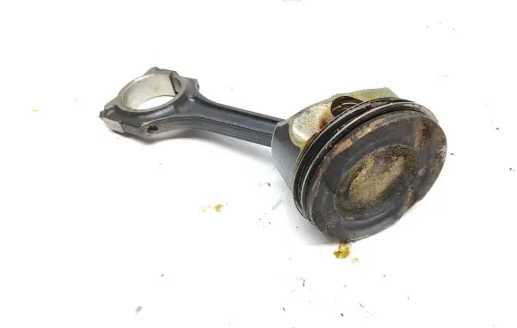Mercedes-Benz CLA C117 X117 W117 Piston with connecting rod