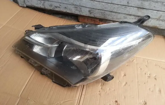 Toyota Yaris Headlight/headlamp