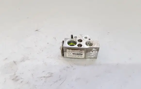 Volkswagen PASSAT B7 Air conditioning (A/C) expansion valve 1K0820679 F666902ZH