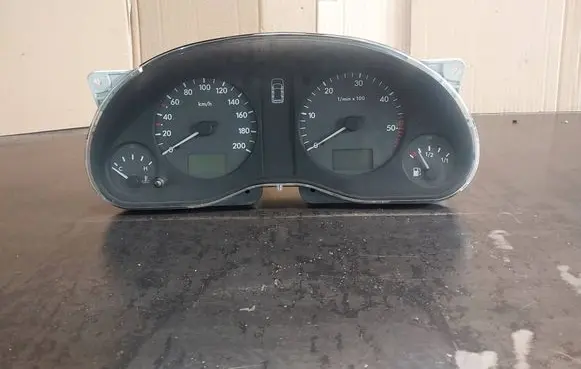 Speedometer (instrument cluster)