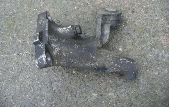Mercedes-Benz W123 Engine mounting bracket 1022230504