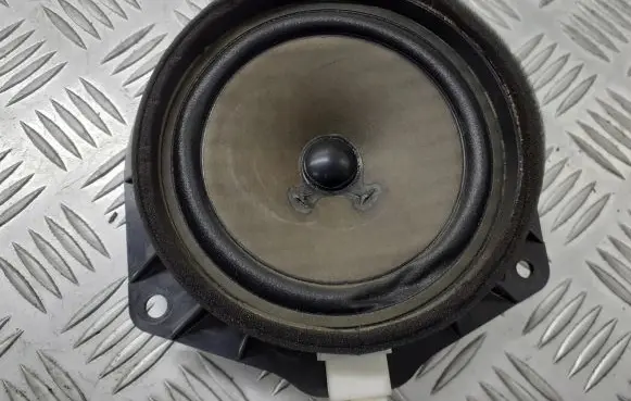 Toyota Yaris Subwoofer speaker 86160-52030