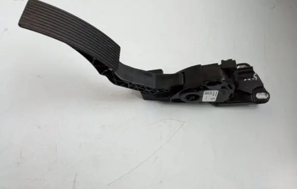 Jeep Grand Cherokee Accelerator throttle pedal 52124785AE