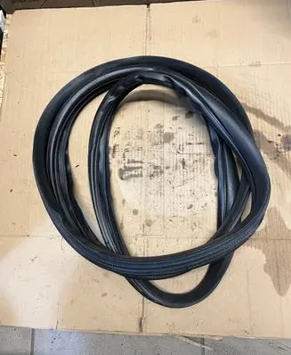 Rear door rubber seal (on body)