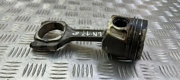 Jeep Cherokee Piston with connecting rod 