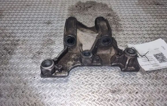 Volkswagen Transporter - Caravelle T5 Engine mounting bracket 070199343B