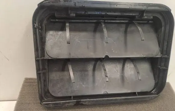 Dacia Sandero III Quarter panel pressure vent 7700838358