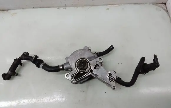 Volkswagen Golf IV Vacuum pump 000228B