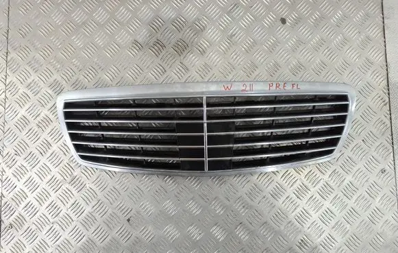Mercedes-Benz E W211 Front bumper upper radiator grill A2118800683