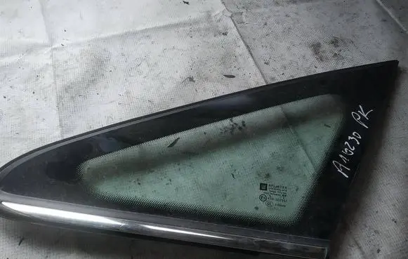 Opel Zafira B Front triangle window/glass AS2