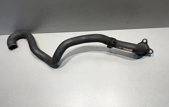 Coolant pipe/hose