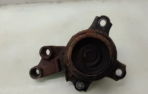 Honda Civic Engine mount bracket 
