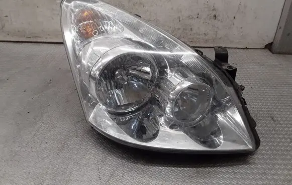 Toyota Corolla Verso AR10 Headlight/headlamp