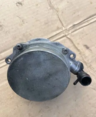 Nissan Navara D40 Vacuum pump