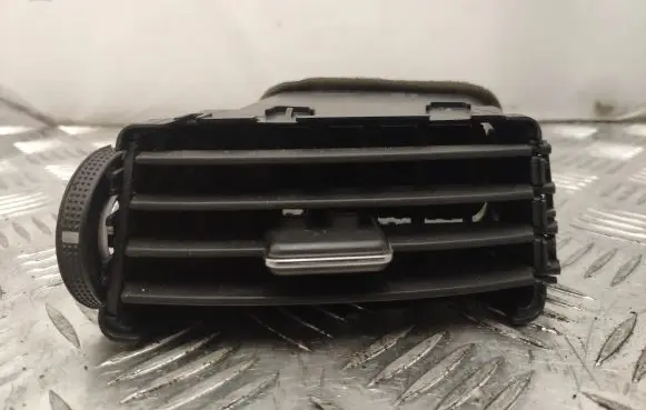 Toyota Corolla Verso E121 Dashboard air vent grill cover trim 6556434010