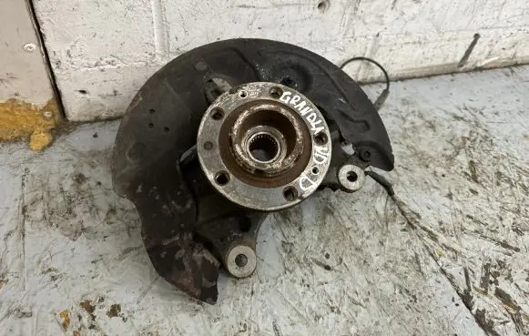 Front wheel hub