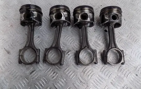 Citroen C5 Aircross Piston with connecting rod