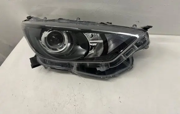 Toyota Yaris XP210 Headlights/headlamps set 