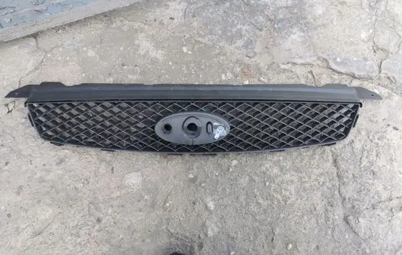 Ford Focus Front bumper upper radiator grill 4M518200AJ