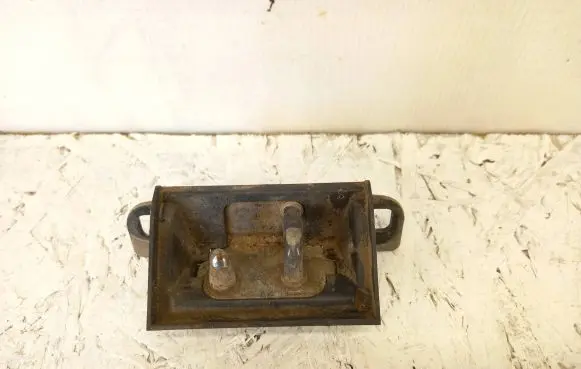 Audi A6 S6 C4 4A Loading door lock loop/hook striker 4A9827518B