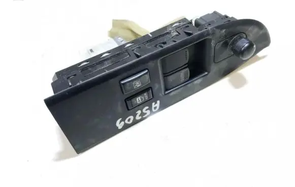 Suzuki Grand Vitara II Electric window control switch