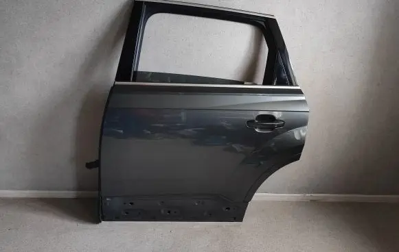 Audi Q7 4M Rear door