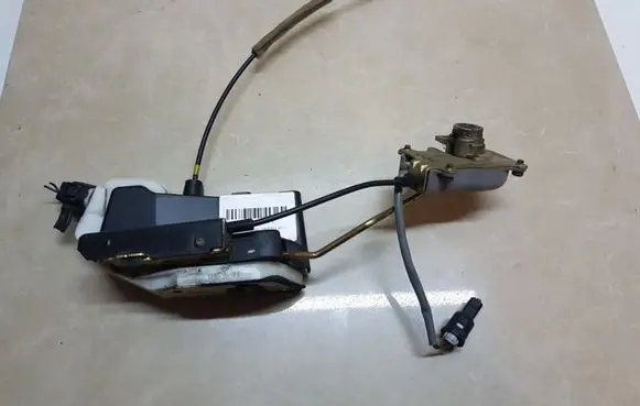 Mitsubishi Pajero Front door lock