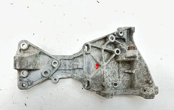 Volvo XC70 Generator/alternator bracket 31316673