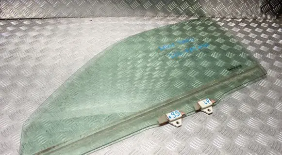Honda Legend III KA9 Front door window glass four-door
