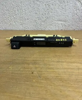Toyota RAV 4 (XA40) Hazard light switch 8395042080 022200937