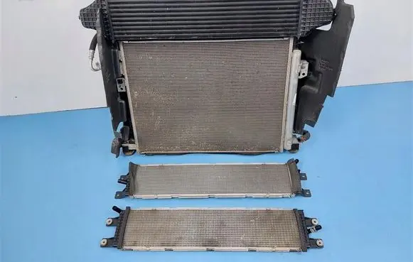 Ford Explorer Radiator set 
